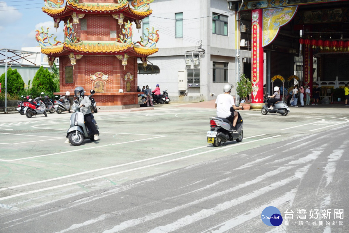 「在地練習、在地考照！」就近在大雅路考「有主場優勢」。