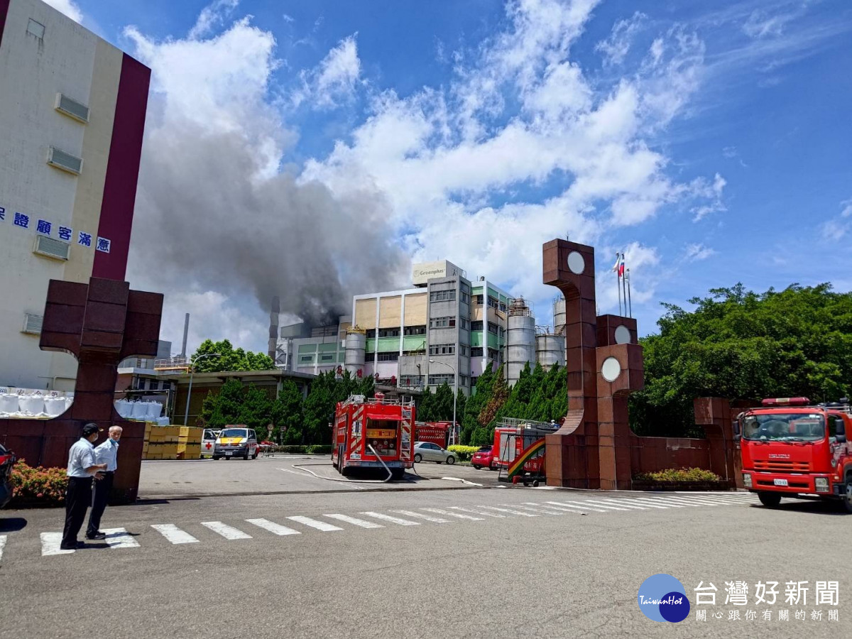 楊梅區中興紡織廠發生火警。