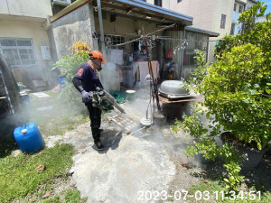 衛生局已對疑似病例活動史及荷苞村附近住戶，進行住家室內外環境噴藥清消／衛生局提供