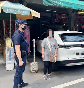 謝姓婦人開車載家人到朝天宮拜拜後找不到愛車，向警方求助／北港警分局提供