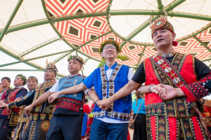 王副市長出席「排灣族Masalut小米收穫祭」。