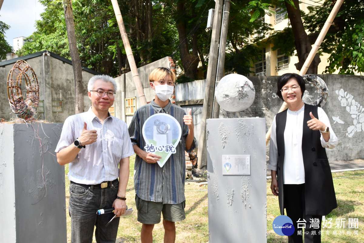 地心說作品。圖／記者鄧富珍翻攝