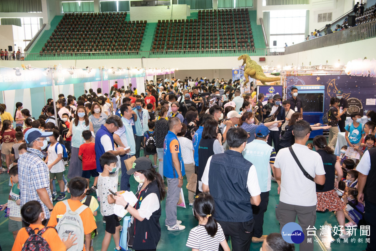 嘉義市科學168教育博覽會今天登場，8大展區人潮滿滿／陳致愷翻攝