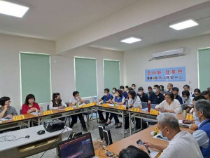 雲林縣府在古坑鄉衛生所召開「雲林縣政府登革熱防治應變中心第二次會議」／翻攝照片