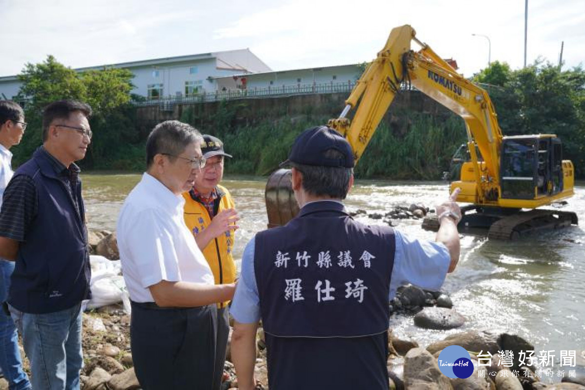 預計今天完成清污採樣，希望徹底讓污染物質遠離水源地。