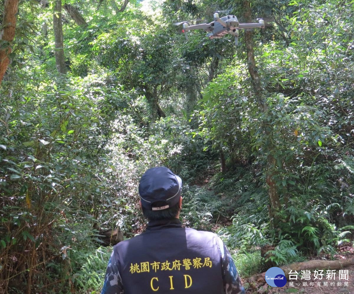 大溪分局運用科技工具無人空拍機規劃專案勤務，以有效打擊盜伐林木案件，杜絕山老鼠。