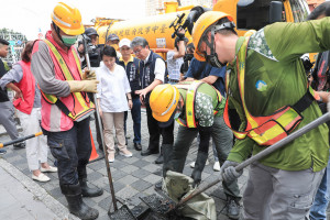 杜蘇芮颱風來襲盧市長視察側溝清淤