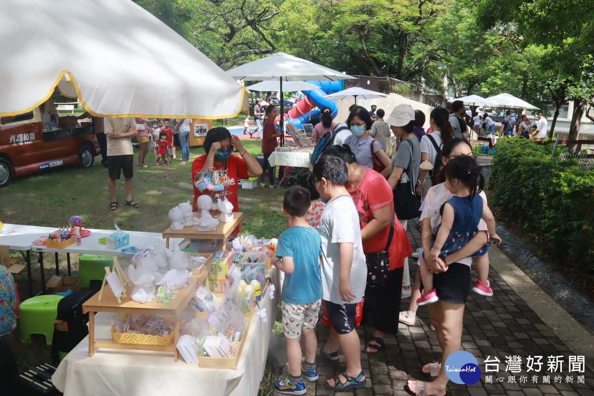 活動中有市集教育體驗等大人小孩都開心。（記者扶小萍攝）