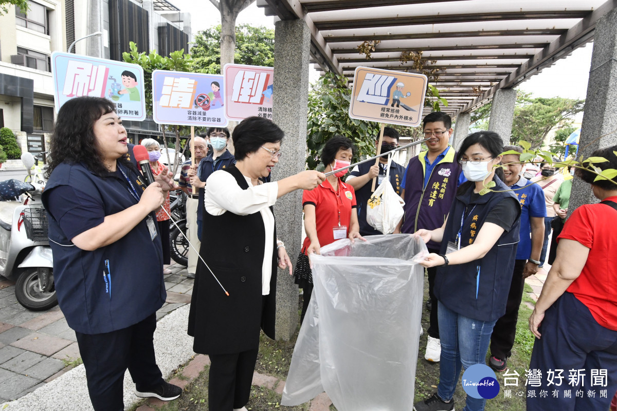 彰化縣預防病媒蚊，巡倒清刷四步驟宣導，杜絕登革熱。圖／記者鄧富珍攝