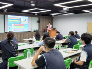 桃園市政府安排講師前進各公司行業，加強大型車防禦駕駛、路口應讓行人等重點觀念的宣導。