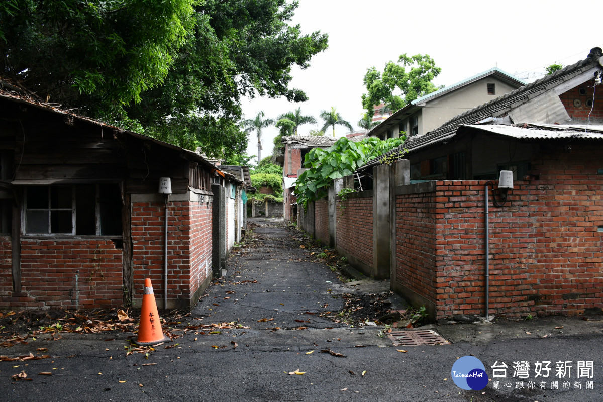 舊宿舍群開放空間第二期工程將整修巷道與牆面美化暨照明設備等。圖／記者鄧富珍攝