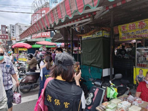 忠貞市場現場稽查。