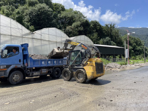 中市連夜盤點重機具與人力協助南投搶通道路