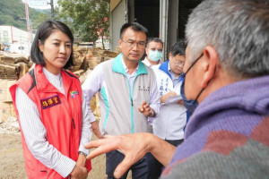 許縣長向陳吉仲部長反應台大實驗林承租戶請納入農業天然災害救助對象。（縣府提供）