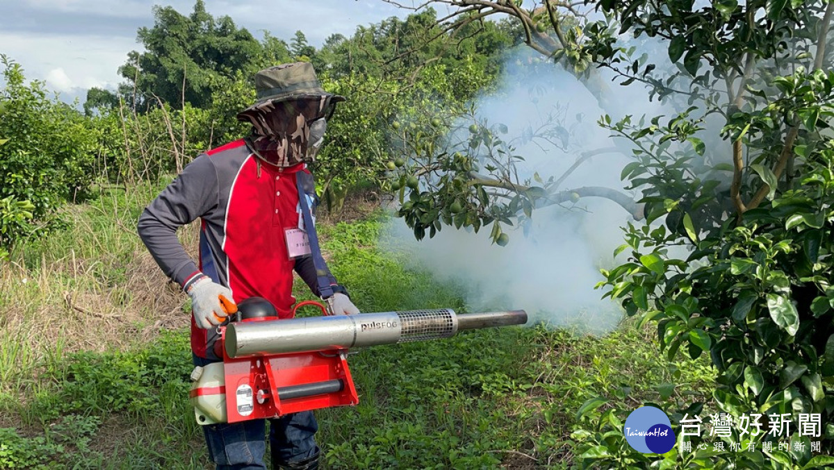 炎熱高溫出任務　中市環保英雄兵分3路在雲林縣登革熱病媒蚊熱區大消毒