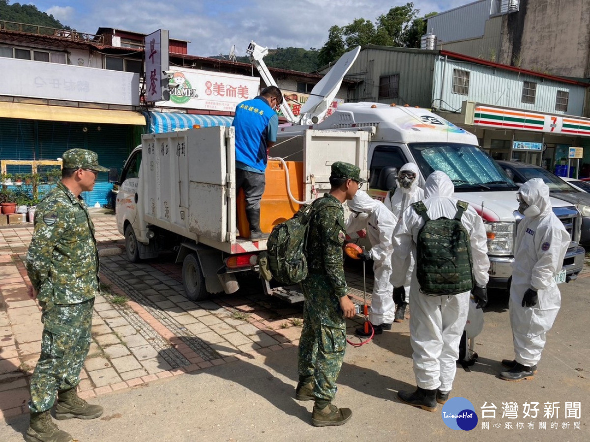 大同村國軍消毒工作。（圖/南投縣政府提供）