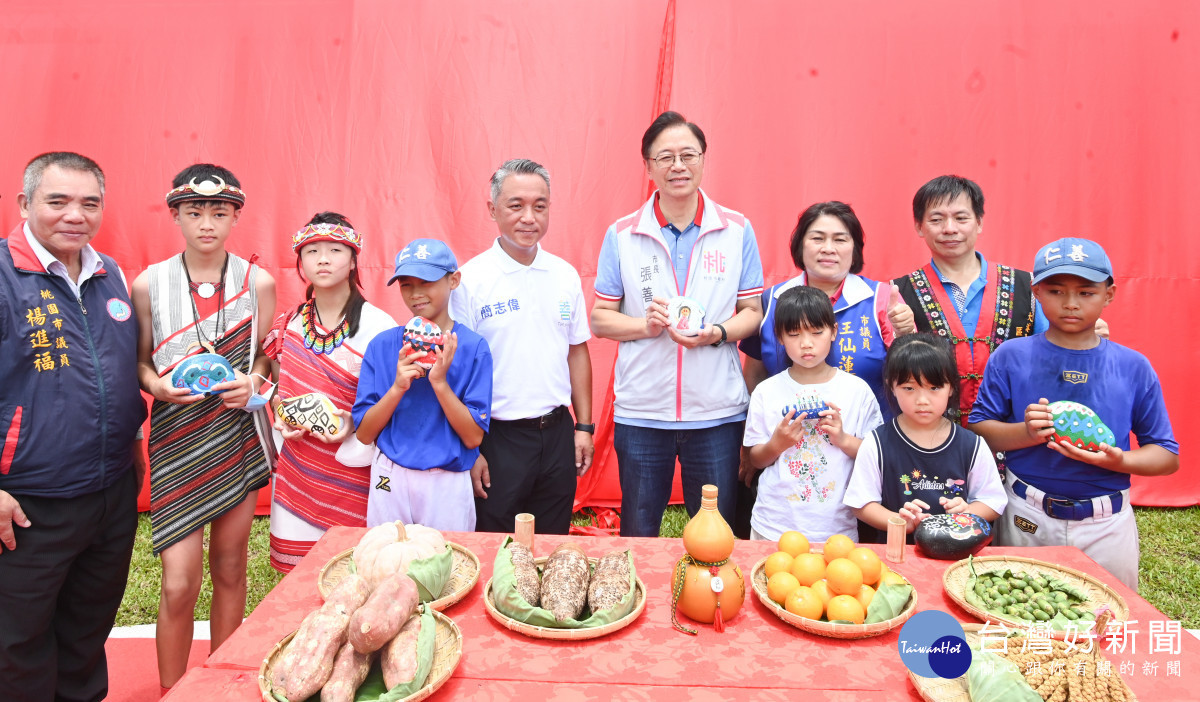 邀請仁和國小、仁善國小、僑愛國小等3所學校的原住民族小朋友，共同參與石頭彩繪。