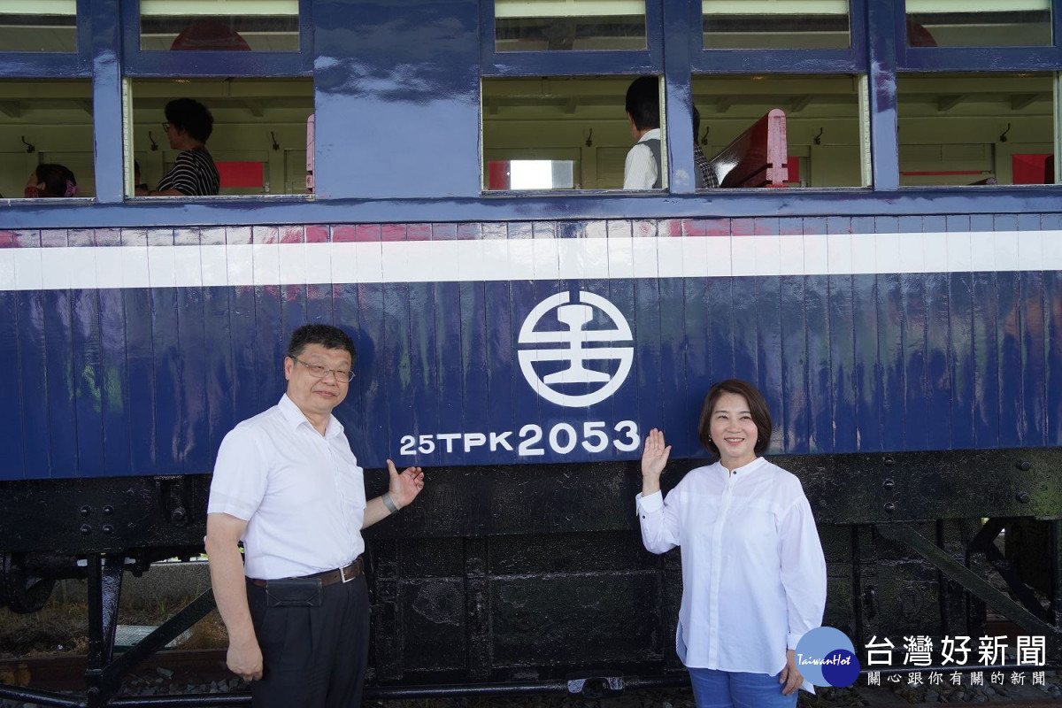 屏東鐵道觀光新亮點　百年木造車廂進駐潮州鐵道園區