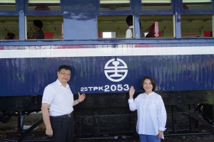 屏東鐵道觀光新亮點　百年木造車廂進駐潮州鐵道園區