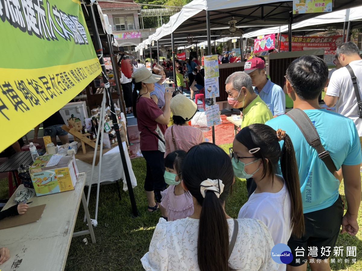 嘉義縣中埔鄉裕民社區舉辦「你農我農豐一夏」產業推廣園遊會，吸引人潮走入農村／陳致愷翻攝