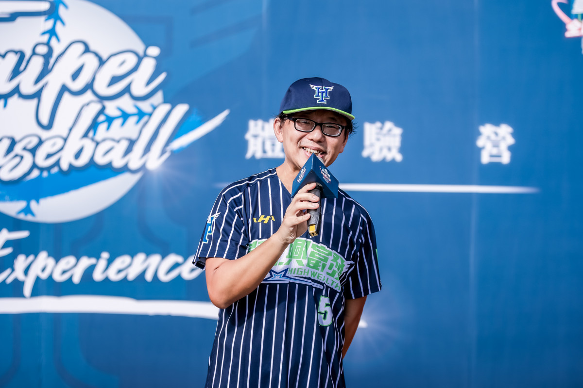 臺北市政府體育局呂生源專門委員致詞邀請大家繼續在年底爆米花聯賽為臺北興富發棒球隊加油。