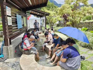 谷關溫泉公園湧入避暑人潮。