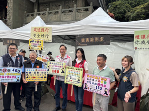 警方聯手市長張善政宣導全民防詐騙。