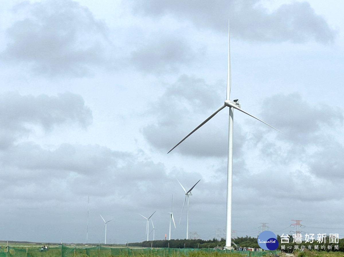 達德能源公司在雲林縣崙背鄉的新源風場，再度完成6座葉片直徑136公尺的新設風機，是台灣現今尺寸最大的陸風機型／達德能源公司提供