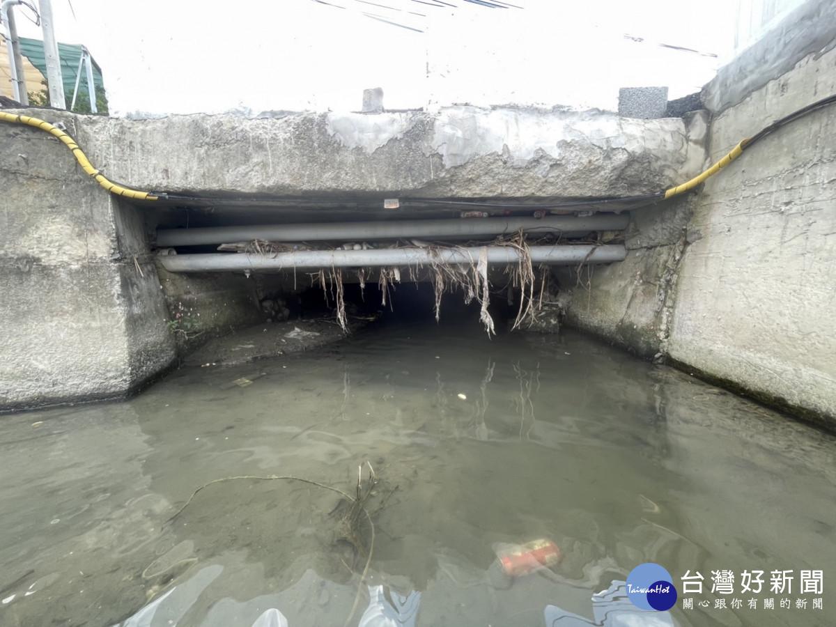 嘉豐路過路箱涵現況。