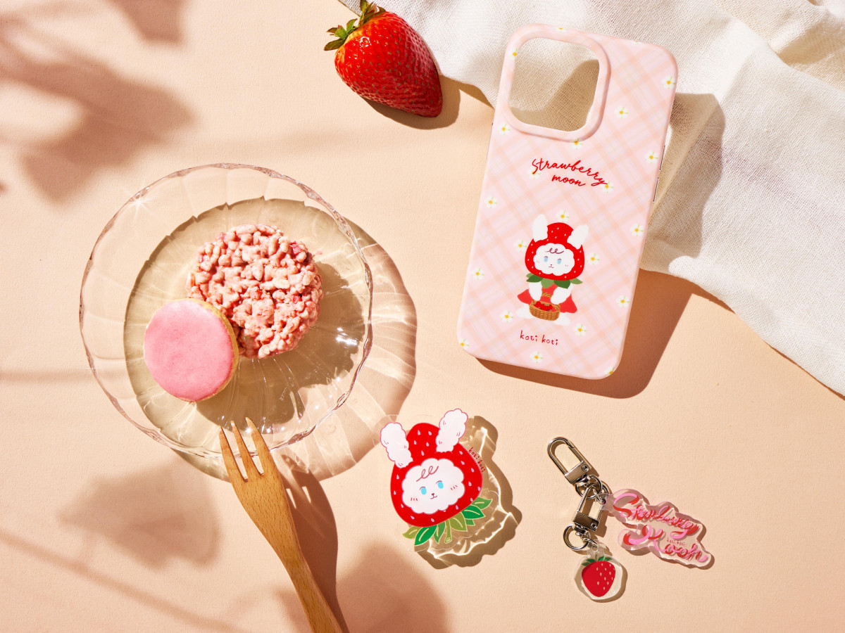 Koti Koti將超萌草莓兔兔延伸至周邊，限量販售粉色系療癒風格的手機殼、吊飾、手機氣囊，引發搶購熱潮。（圖／業者提供）