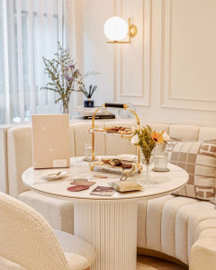 Bloom wedding實體門市二樓包廂區規劃體驗試吃空間，還有專人一對一介紹，提供隱密尊榮的貼心服務。（圖／業者提供）