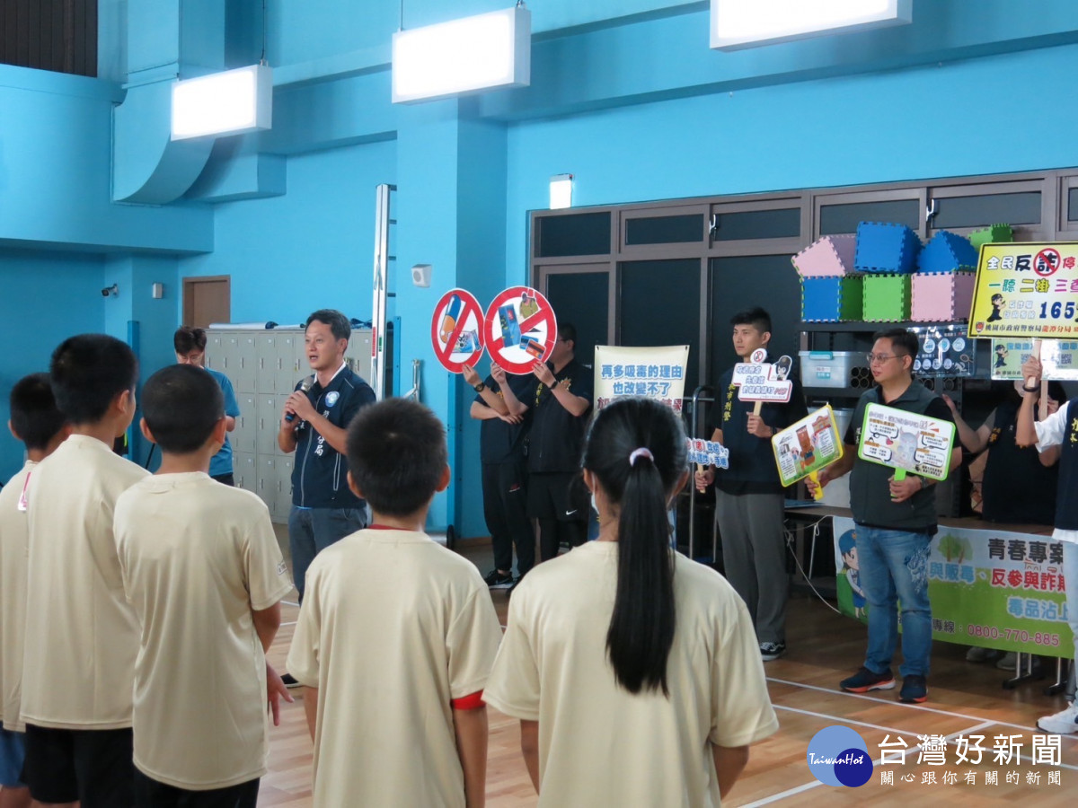 龍潭分局112年青春專案「羽球雙打轉轉樂積分賽」暨「網癮少年不迷惘」預防犯罪宣導。