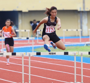 大村鄉陳于晴選手以65秒00打破社會女子組400公尺跨欄65秒37的大會紀錄。圖／彰化縣政府提供