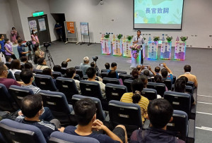 ▲勞工局周登春局長預祝各位學員順利培養一技之長，一步一腳印成就未來。