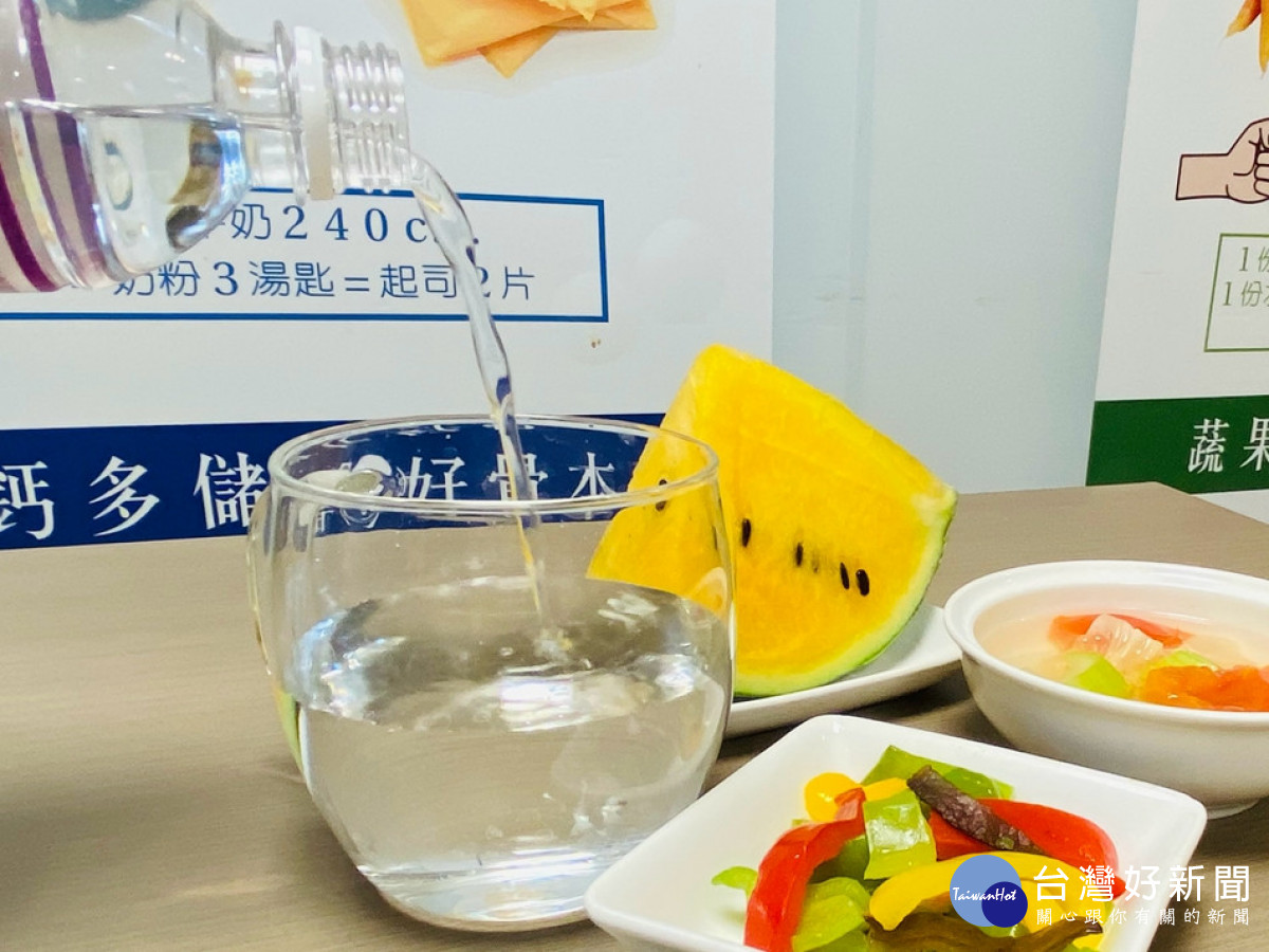 喝水學問大！　營養師：適時喝水、選對食物預防脫水