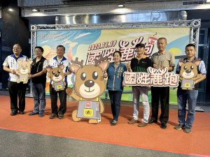王副縣長邱鄉長等人歡迎全國民眾來參與國姓鹿跑。（記者扶小萍攝）