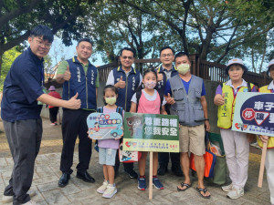 桃園市警局在開學的第一天要求轄區各分局同步強化「護童」專案勤務作為，於校園周邊執行交通指揮、巡邏、守望等勤務。