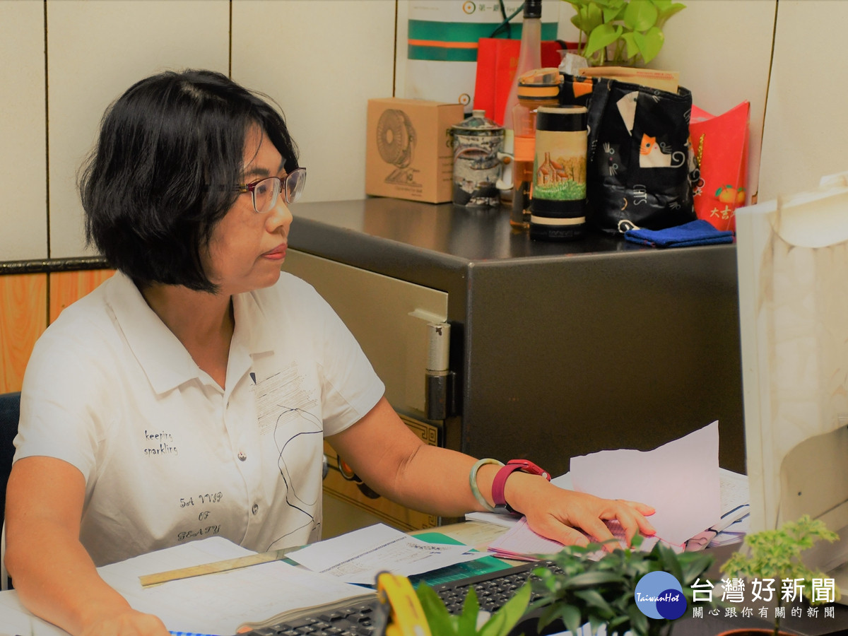 陳美惠目前已在同慶纖維公司擔任會計助理1年半，並表示非常珍惜這得來不易的工作機會