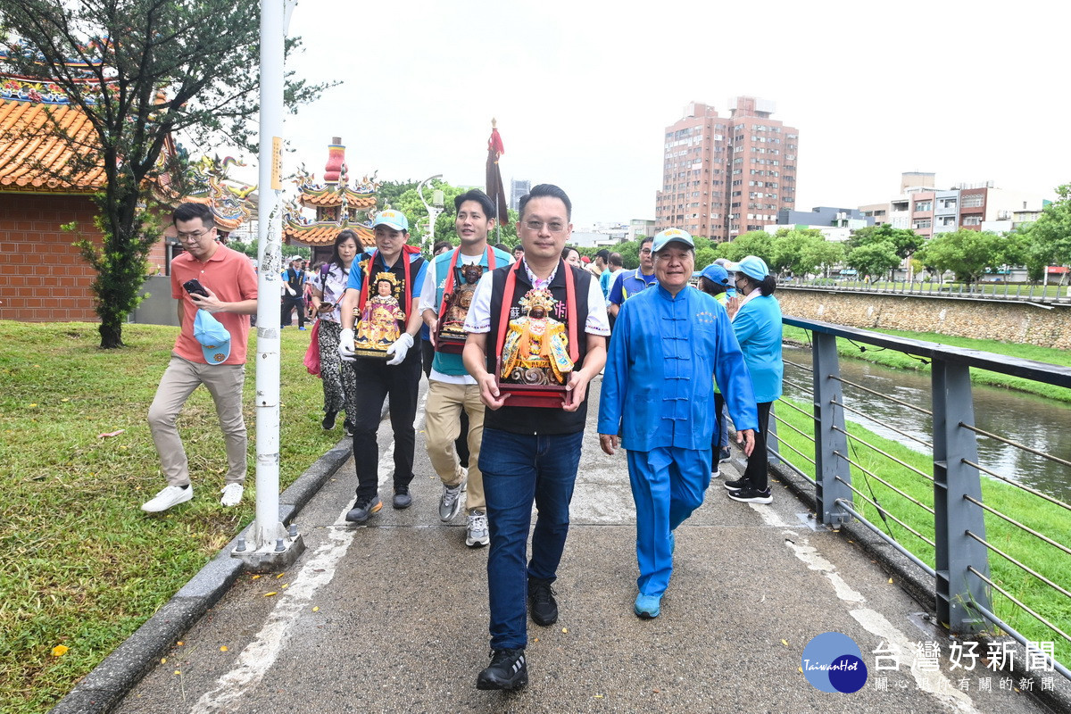 桃園市副市長蘇俊賓參加「2023桃園市母娘文化節環保祈福健走嘉年華」活動。