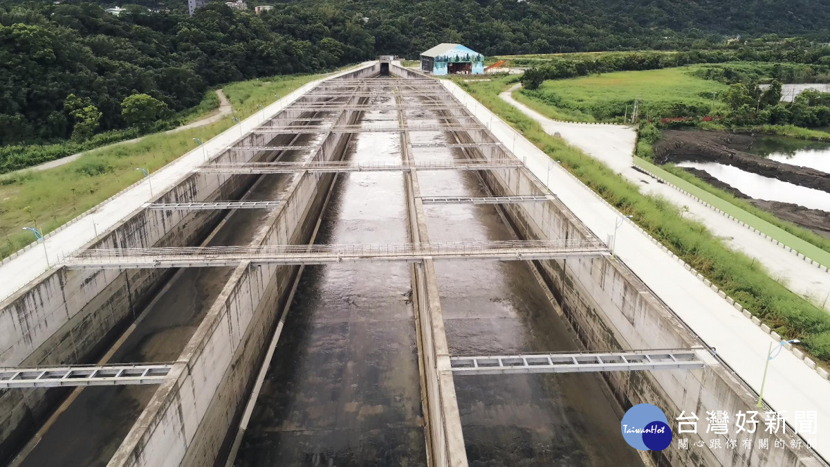 海葵颱風豪雨挹注水量，阿姆坪防淤隧道發揮沖淤功能。(沖淤池沖淤後照片)