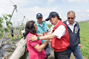 ▲林欽榮副市長赴美濃、旗山關心農損情形。
