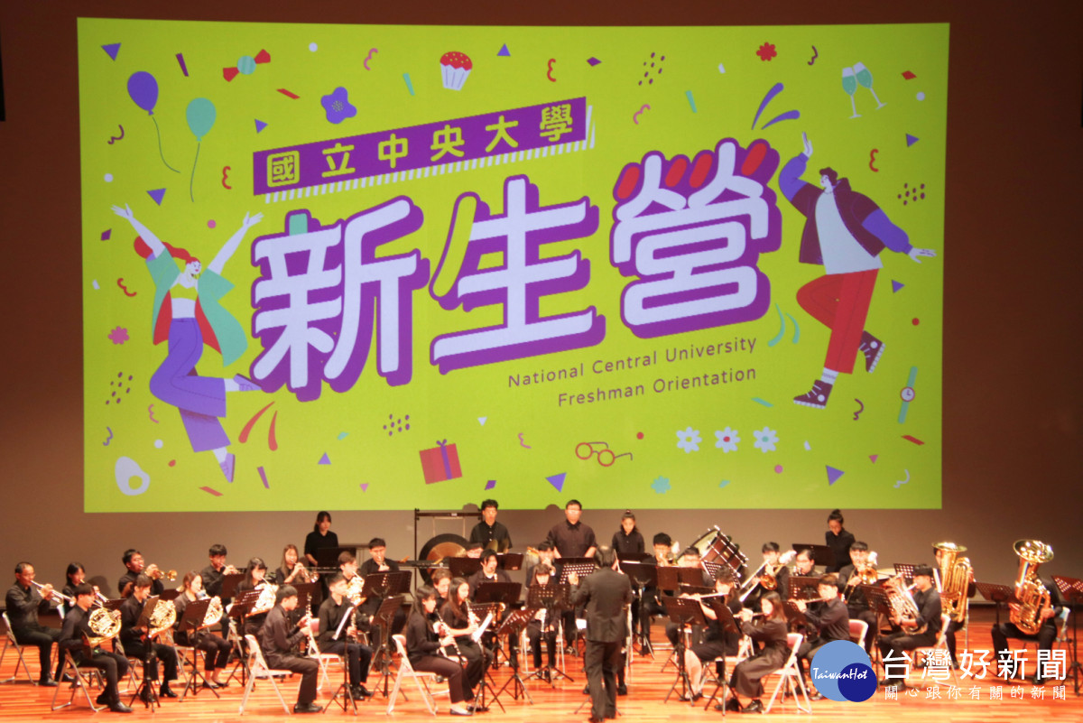 中央大學新生營，管樂社帶來「星際大戰組曲」演出，氣勢磅礡。