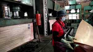 ▲雇主運用「高齡者僱用獎助措施」，透過公立就業服務站推介僱用高齡勞工，每月可獲得1萬5千元補助。