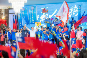 國民黨總統參選人侯友宜出席三場造勢活動，桃園嘉義同鄉會、鶯歌雲林同鄉會、全國侯氏宗親「侯侯會」，相繼成立後援會相挺。