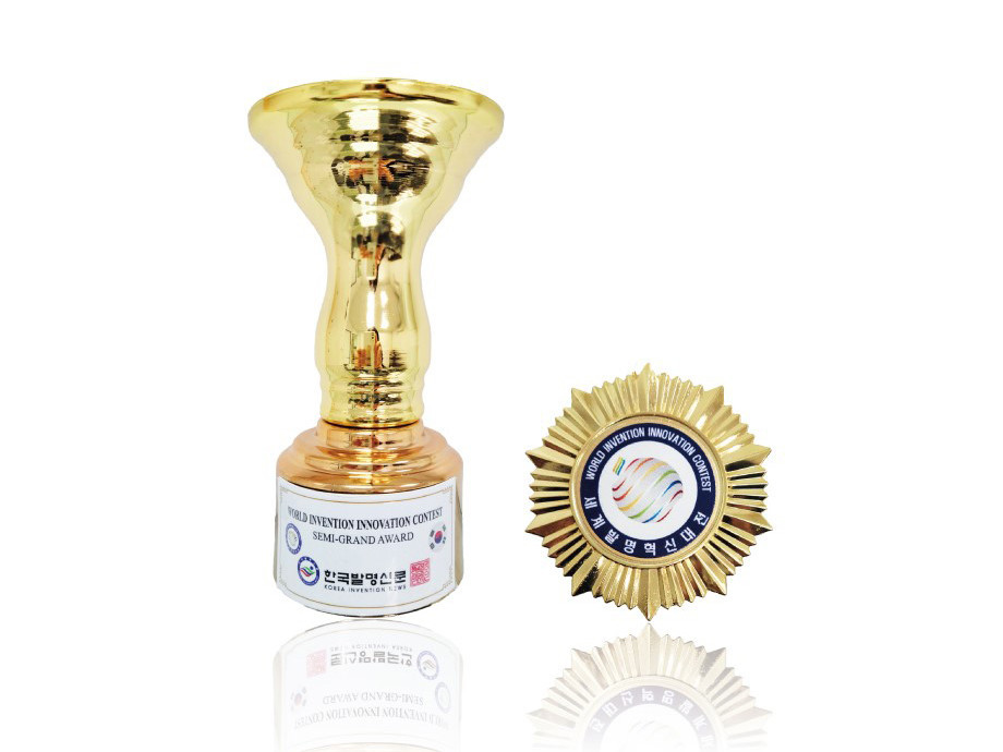 WiC金牌獎獎牌及特別獎獎盃。
