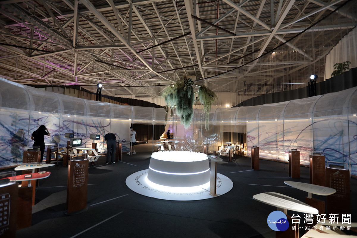 世客博台灣館台中展區以「圓」作為策展主軸，代表客家防禦型聚落的空間概念。
