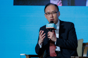 中壽李正偉資深副總出席「運動健康趨勢高峰會」，分享中壽將保險專業結合跨域結盟，推動健康促進。