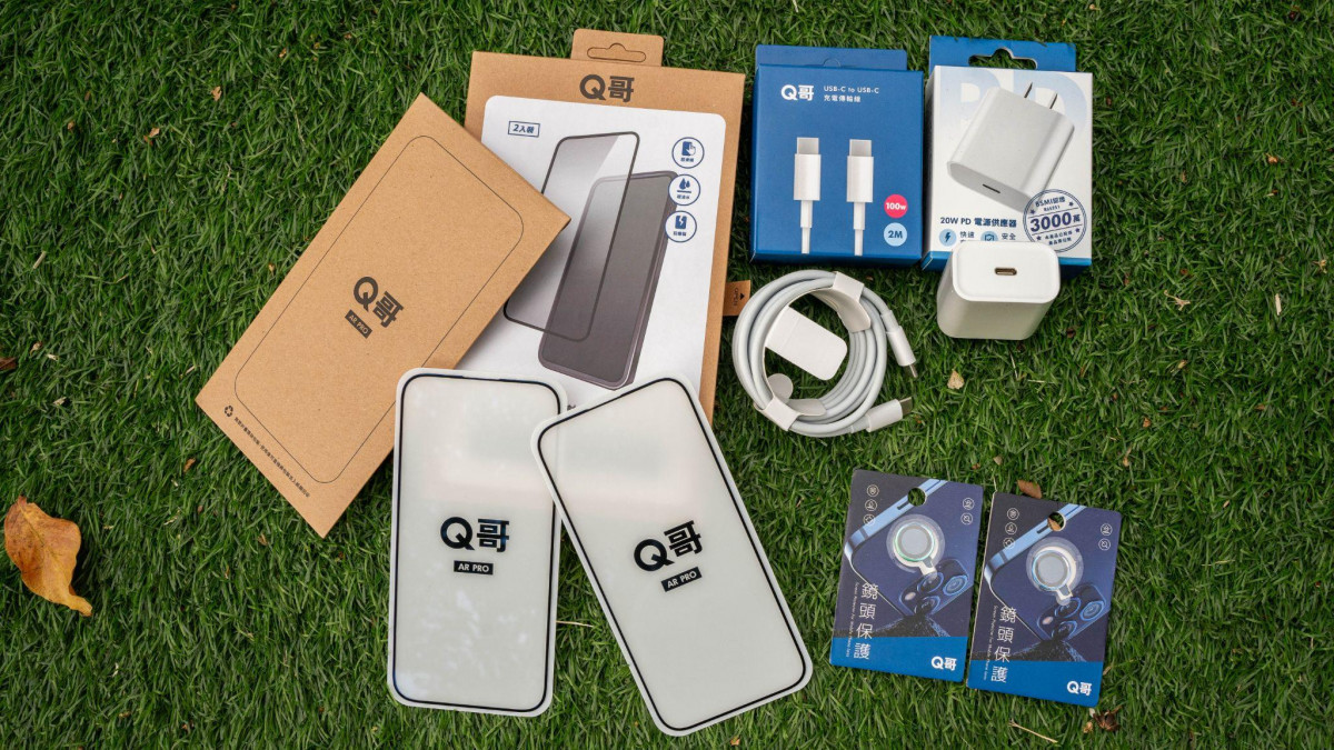 Q哥iPhone 15系列 周邊商品，凶猛動物手機殼、AR抗反射玻璃保護貼、藍寶石鏡頭貼、20W快充頭、2m長USB-C充電線。 （圖／Q哥提供）