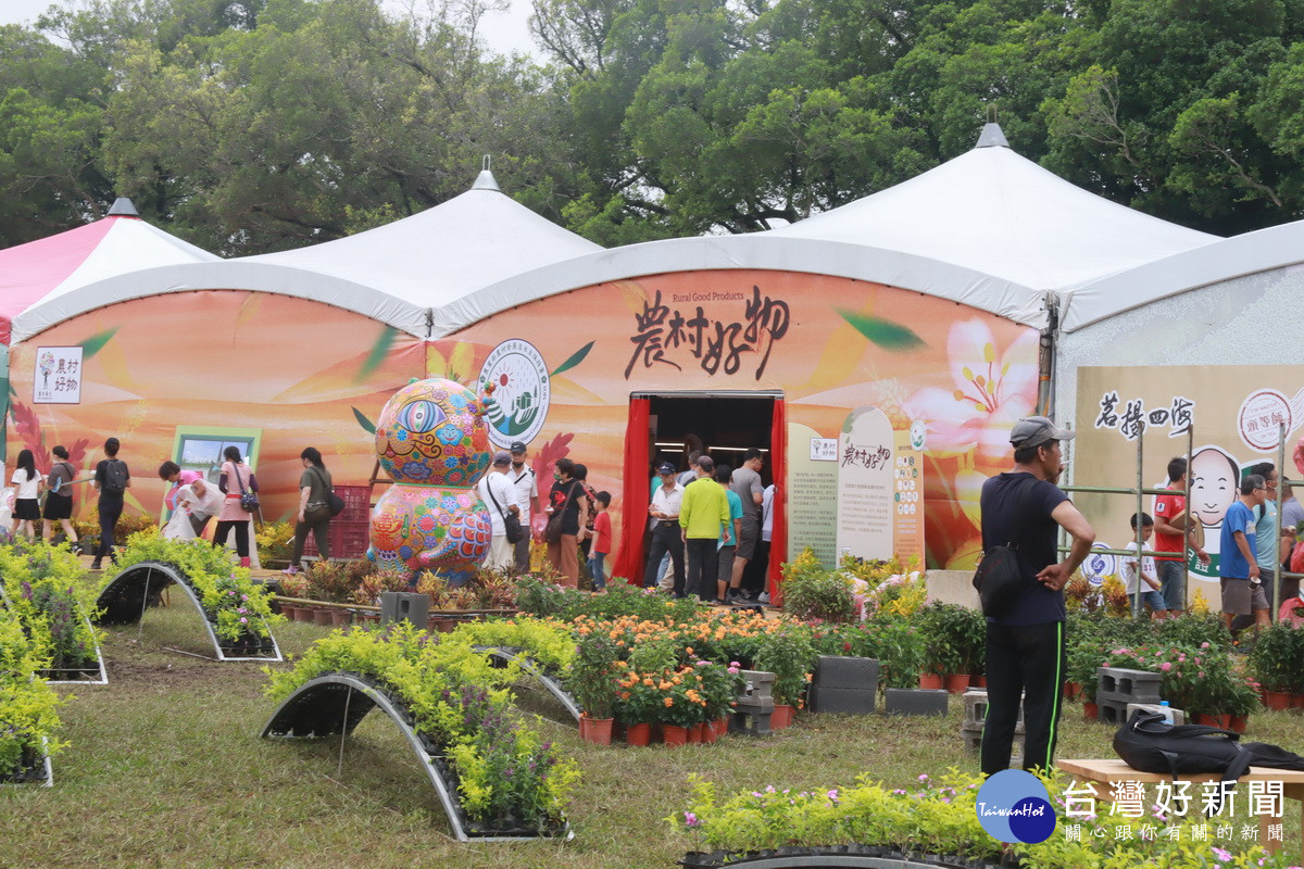 農村水保署的農村好物館內有最佳在地農產展售。（記者扶小萍攝）