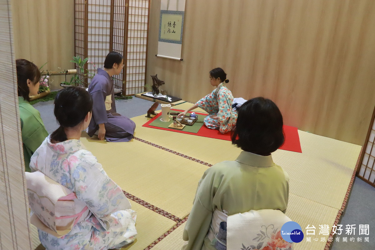 日本茶道十分謹究技藝。（記者扶小萍攝）